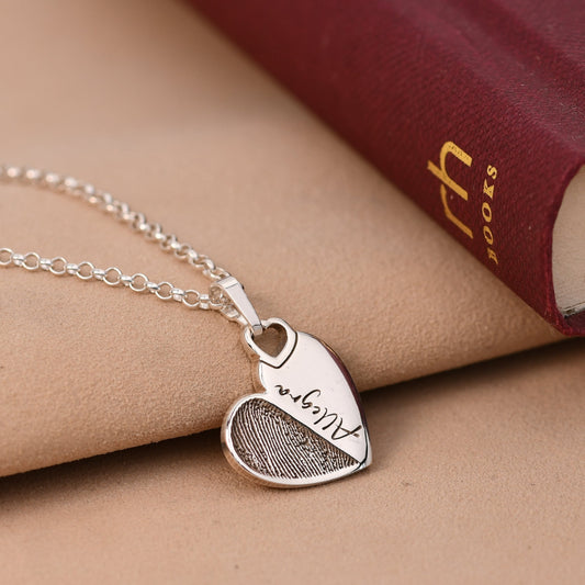 Fingerprint heart necklace in sterling silver, engraved with a fingerprint and a name, on a rolo chain